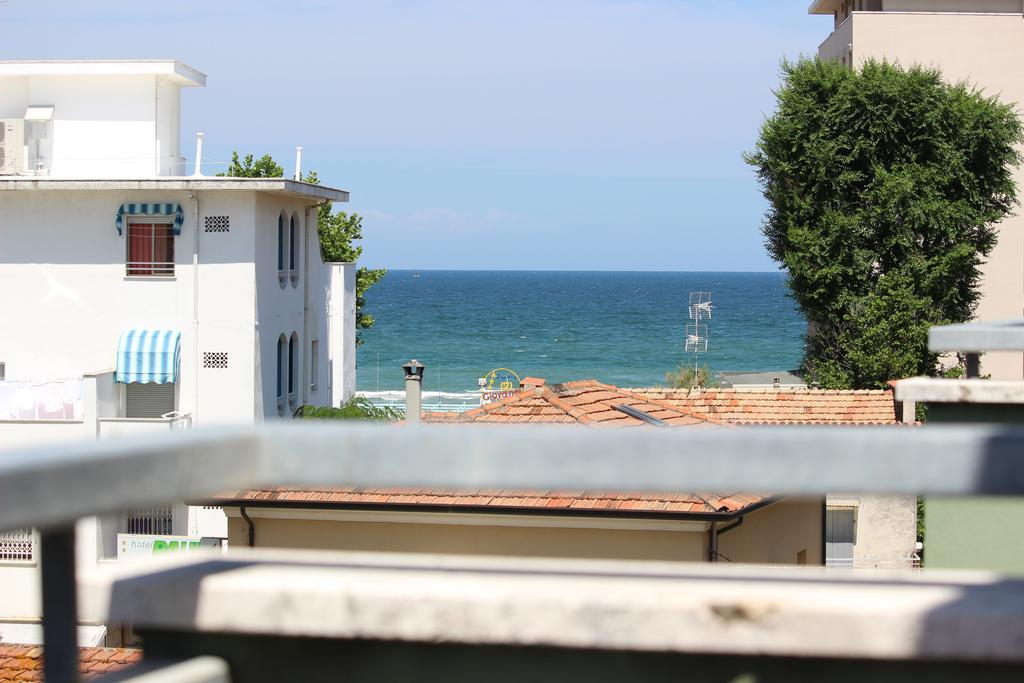 Hotel Flores Riccione Luaran gambar