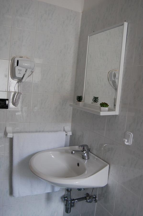 Hotel Flores Riccione Luaran gambar
