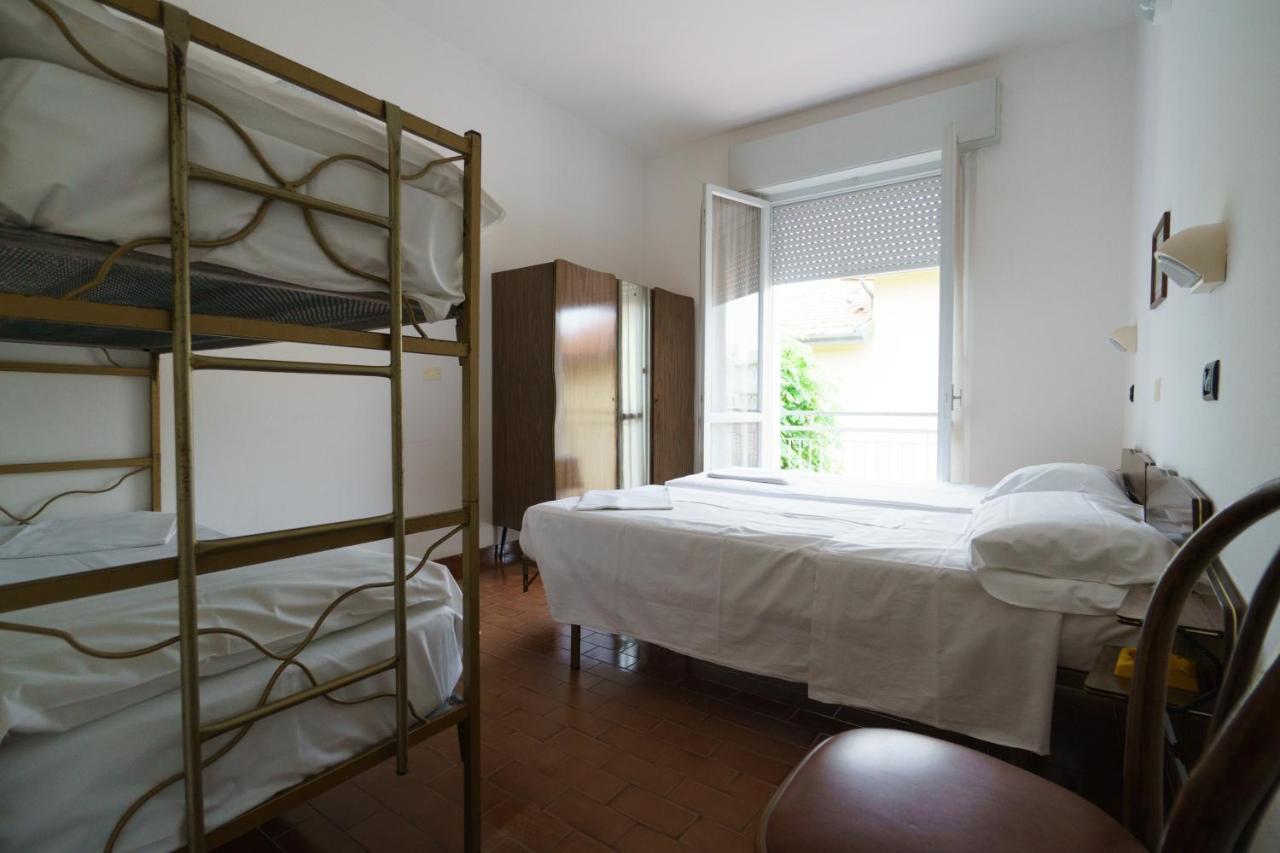 Hotel Flores Riccione Luaran gambar